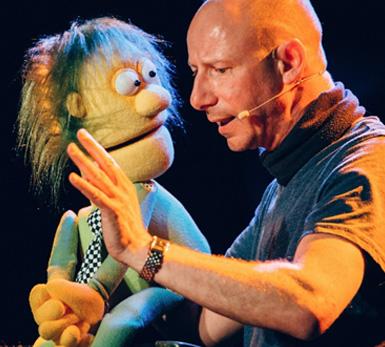 Tourneestart in Berlin: Benjamin Tomkins „King Kong und die weiße Barbie“