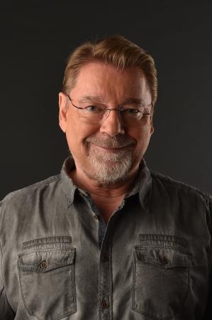 Endlich wieder LIVE! Mit seinem Bühnenprogramm VOLL FETT ist Jürgen von der Lippe wieder deutschlandweit unterwegs